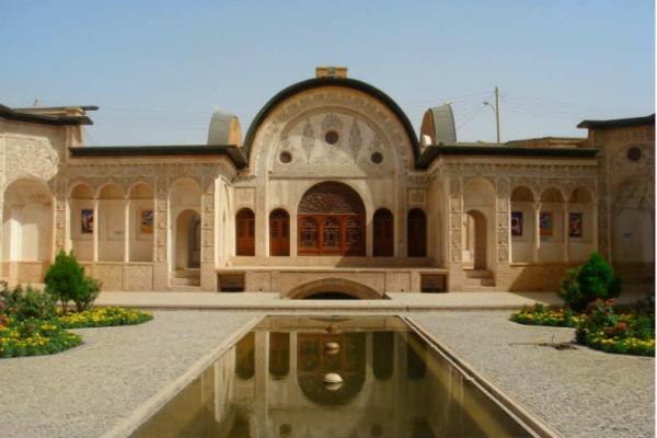 شهرداری کاشان برای واگذاری 30 بنای تاریخی درخواست داد