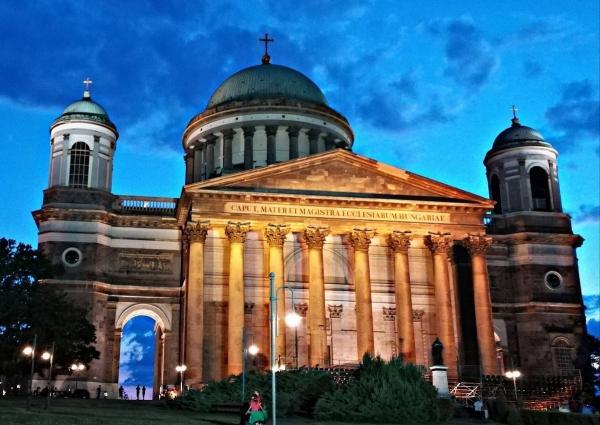 تور مجارستان: باسیلیکای استرگوم ، یک کلیسای متفاوت در مجارستان